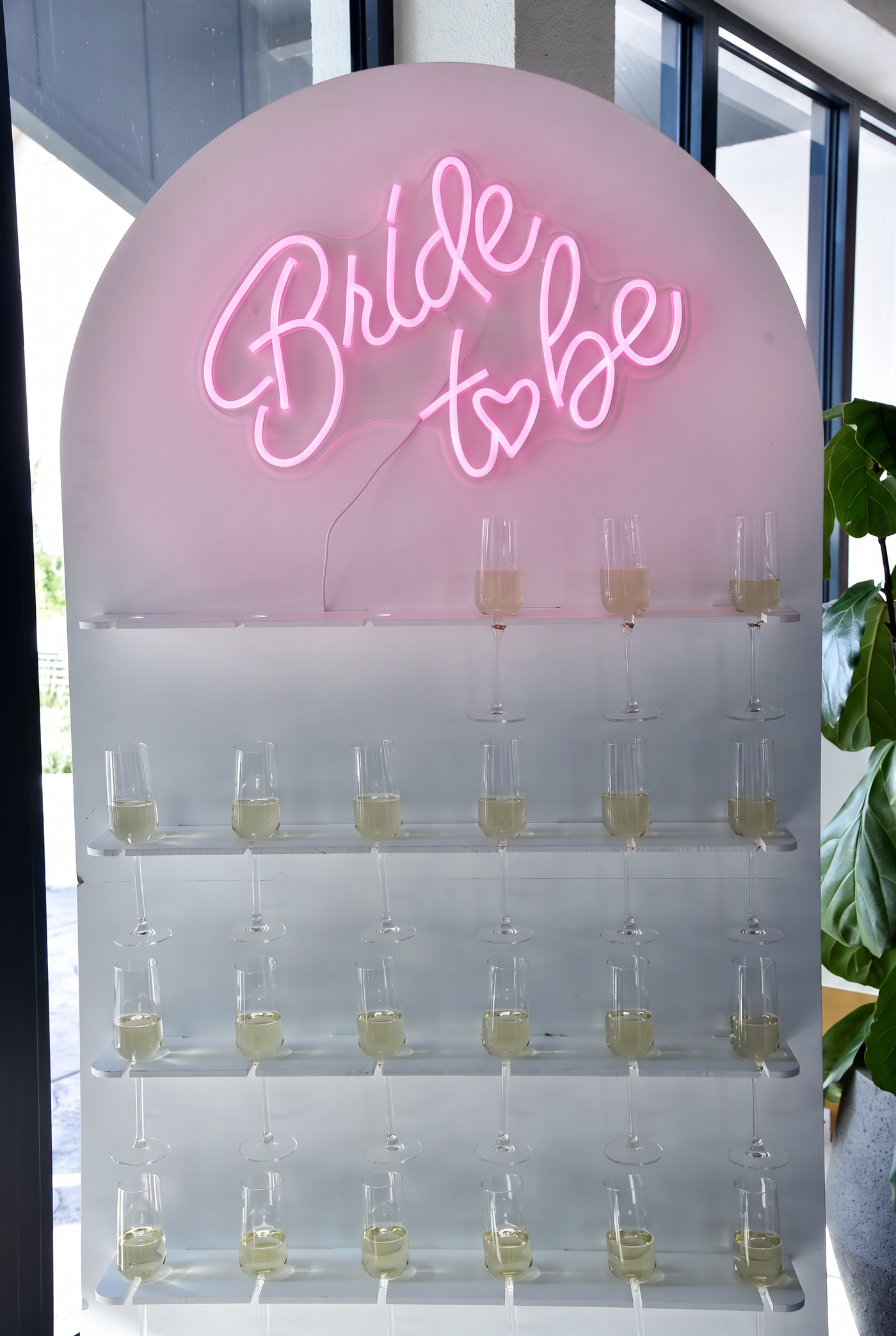 Neon pink - "Bride to be!"